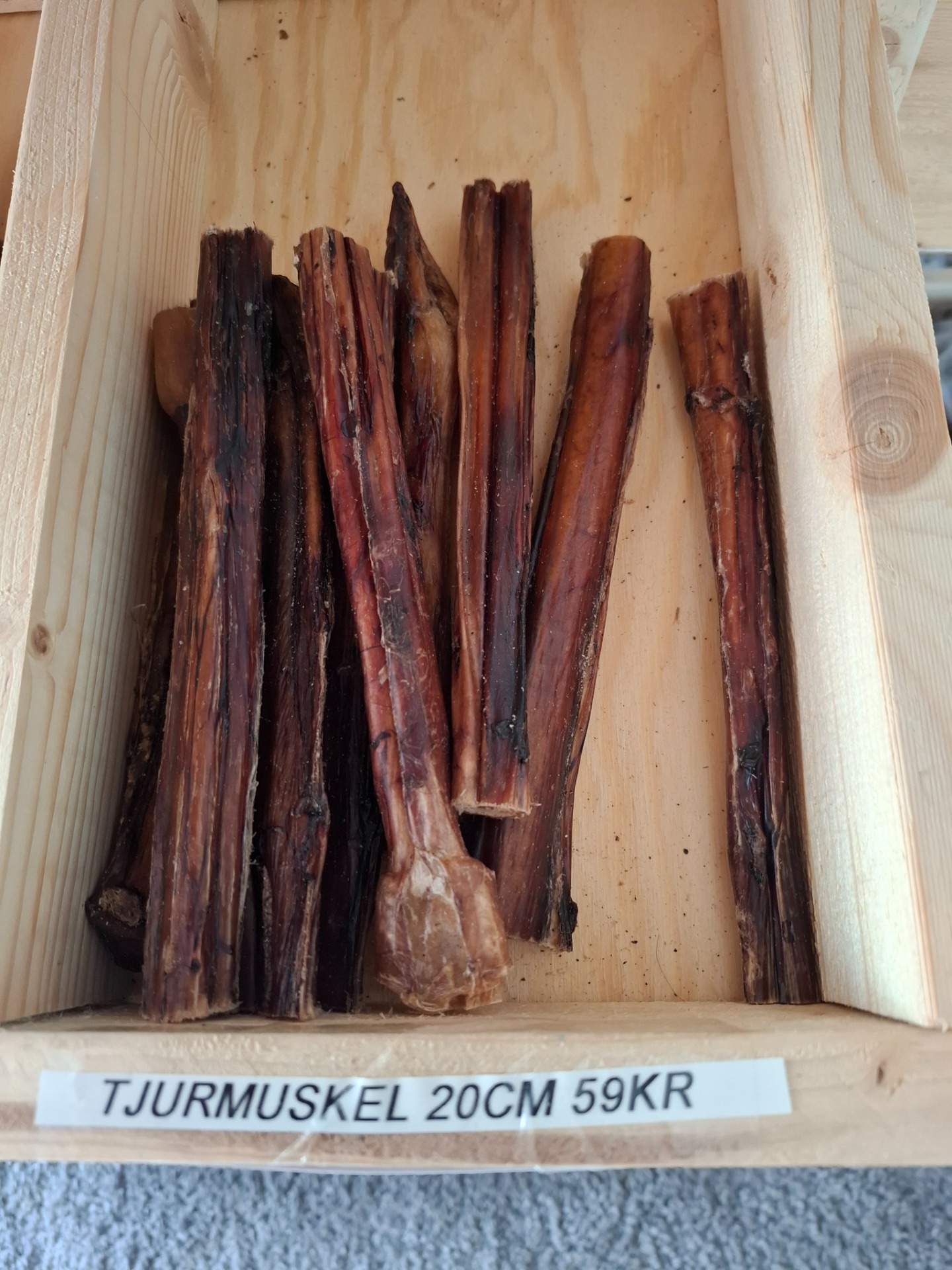 Emmzo Svenskt Hundtugg Tjurmuskel 20 cm – Naturligt hundtugg av 100 % svensk tjurmuskel